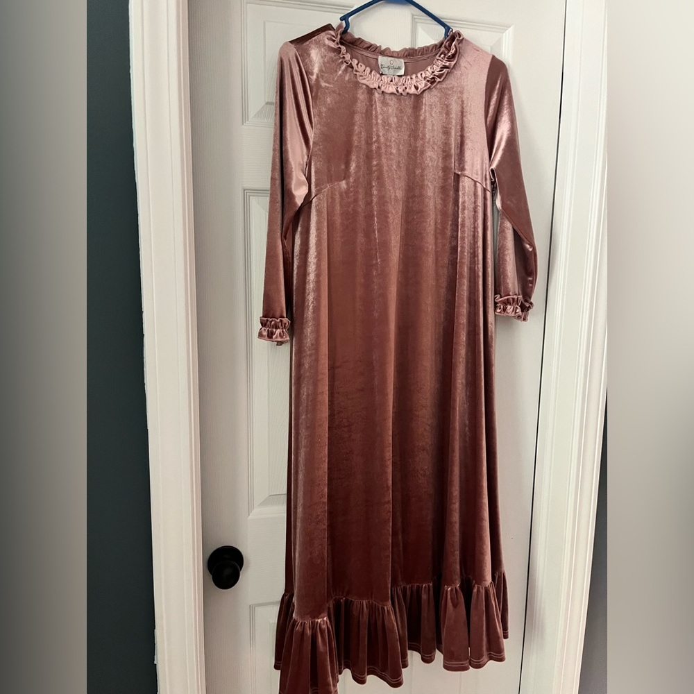 Dainty Jewells velvet dress